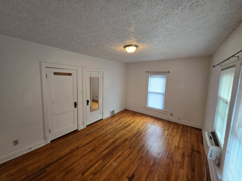 Building Photo - 1047 Murray Ave