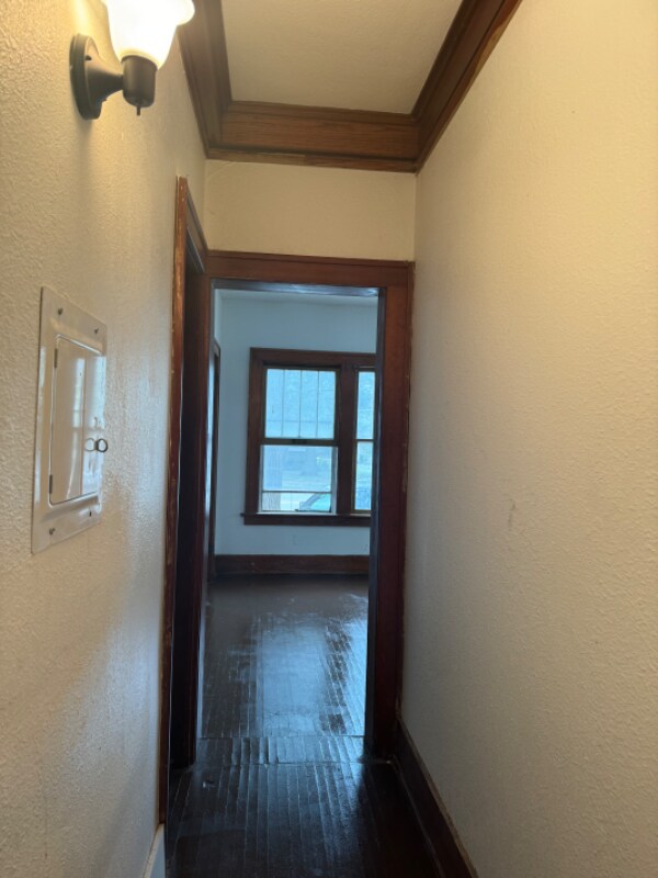 Building Photo - 811 W Main St