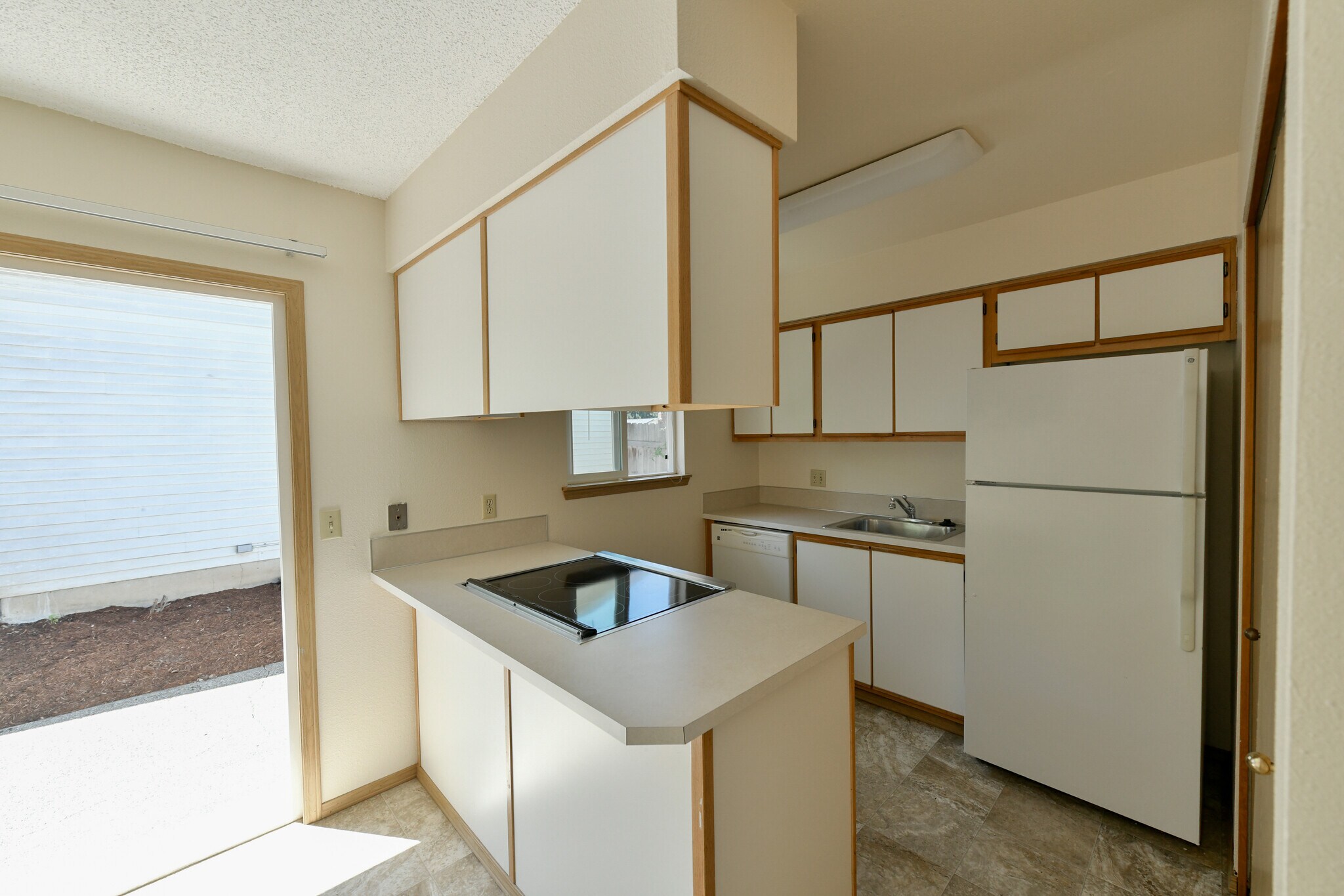 Fully Equipped Kitchen - 2118 19th St