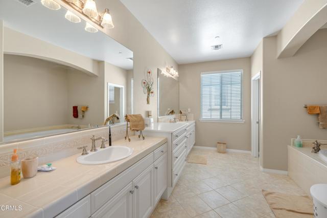 Building Photo - 1460 Viewpoint Dr