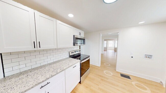 Building Photo - 978 Linwood Ave