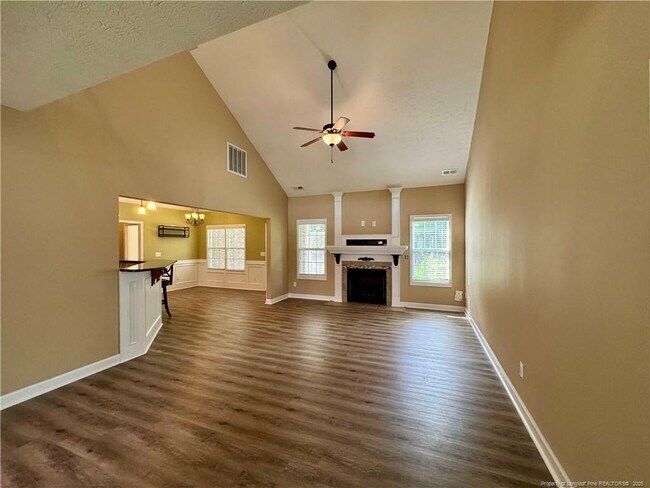 Building Photo - 380 Stansbury Dr