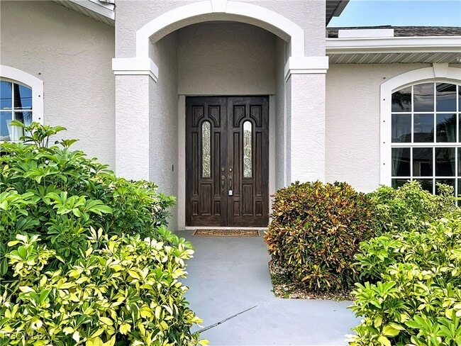 Building Photo - 4930 SW 25th Ct