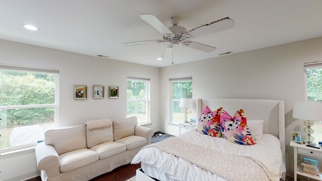 Building Photo - 1329 Mockingbird Ln
