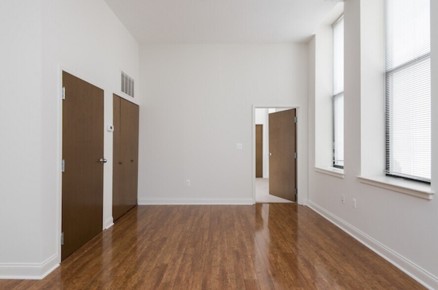 Building Photo - 1001 Chestnut St