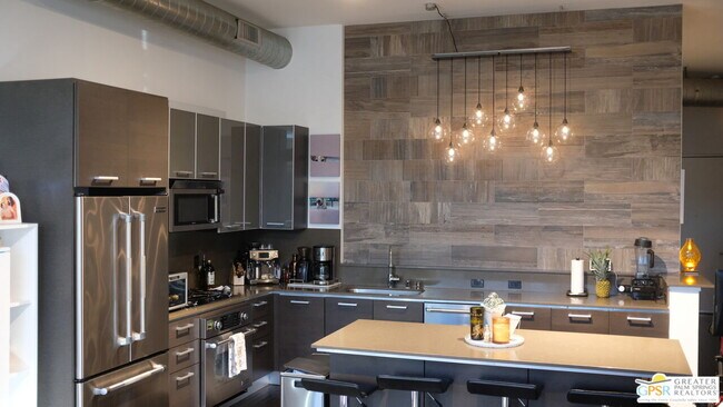 Building Photo - 13320 Beach Ave