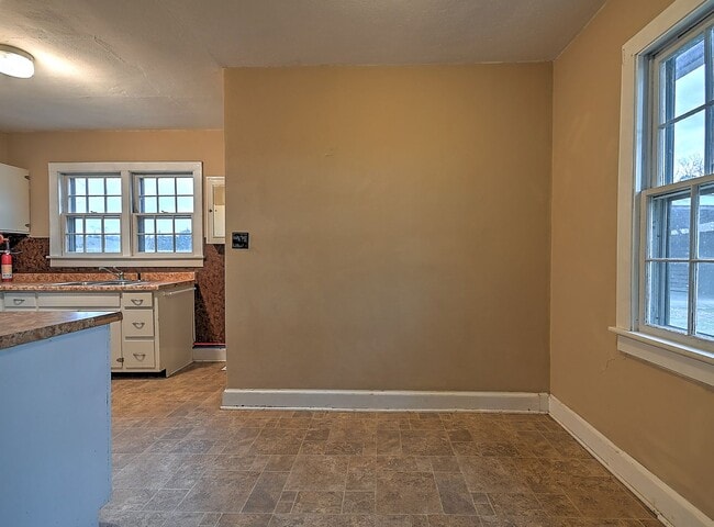 Building Photo - 6456 Blue Springs Pkwy