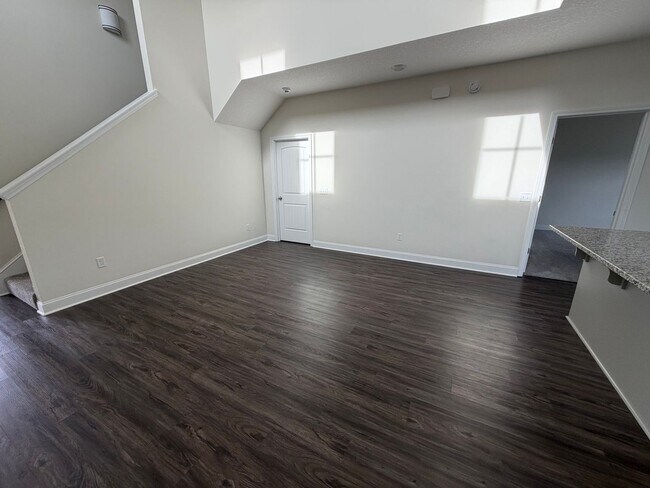 Building Photo - FOR RENT