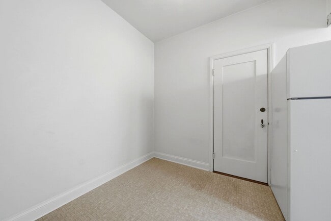 Building Photo - 1530 Miramar Dr