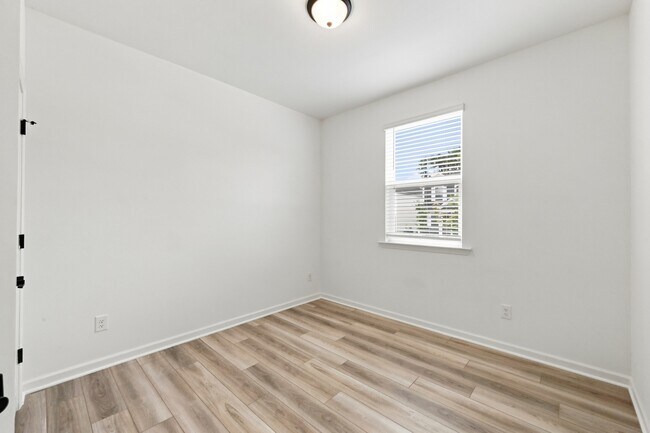 Building Photo - 1513 Underbrush Dr