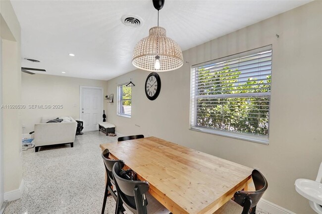 Building Photo - 2470 NE 182nd Terrace