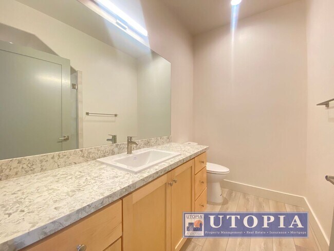 Building Photo - 3Bd/2Ba Townhouse Style Home with Office/Den and Garage- Centrally Located, Easy Commute