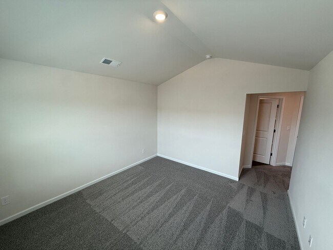 Building Photo - Brand New home in York!