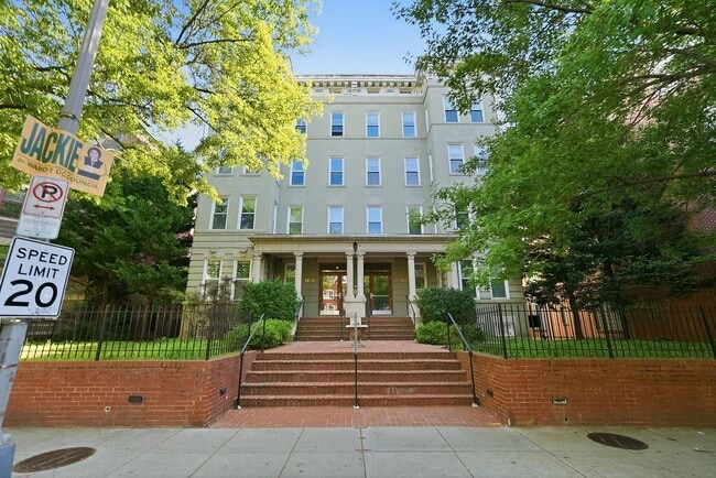 Building Photo - Columbia Heights Penthouse Condo | 1 Bed | 1 Bath | 600 Sf