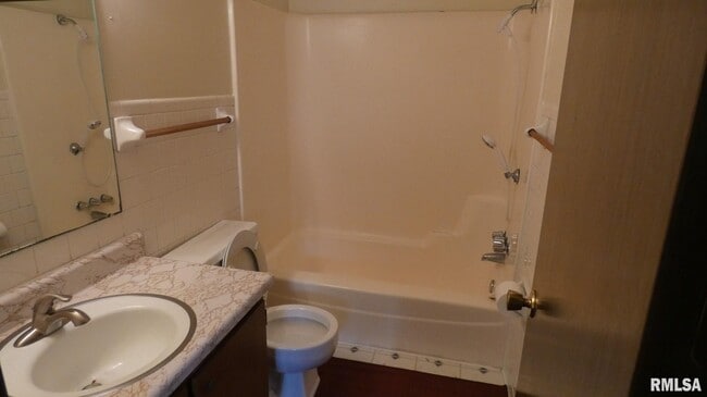 Building Photo - 1513 Sara Ln