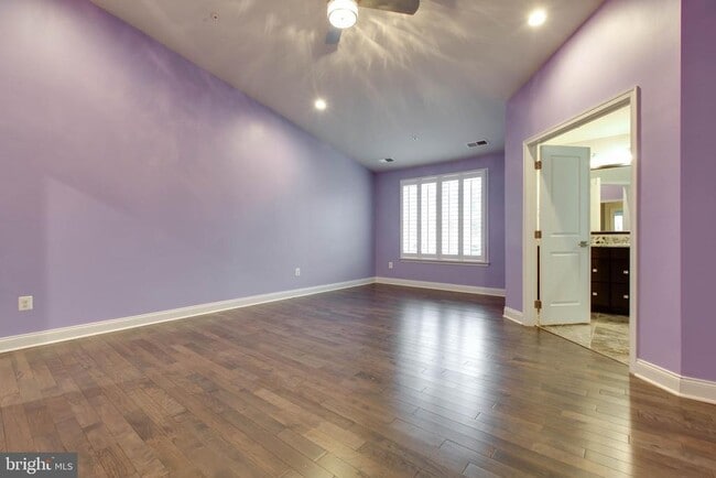 Building Photo - 8526 Pine Springs Dr