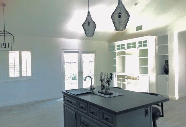 Building Photo - 6334 Orion Ave