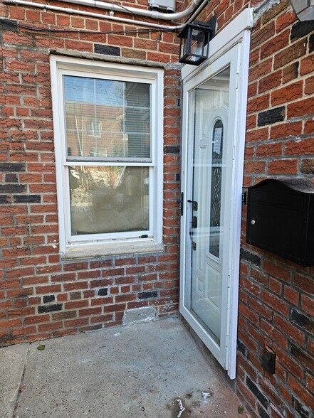 Building Photo - 1648 E 55th St