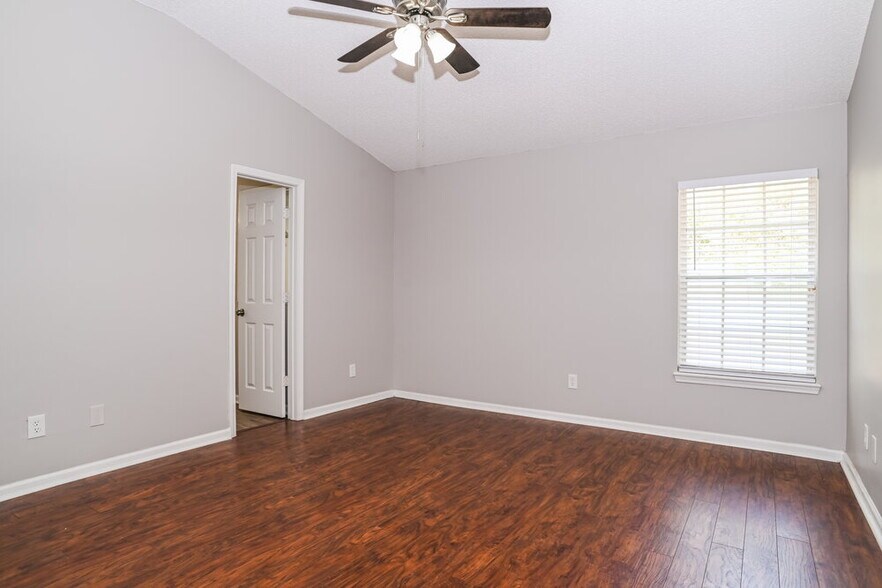 Building Photo - 8237 Abbeyfield Dr