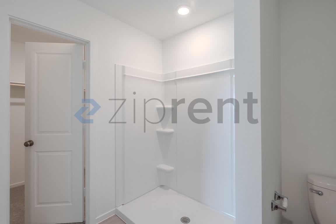 Building Photo - Unit