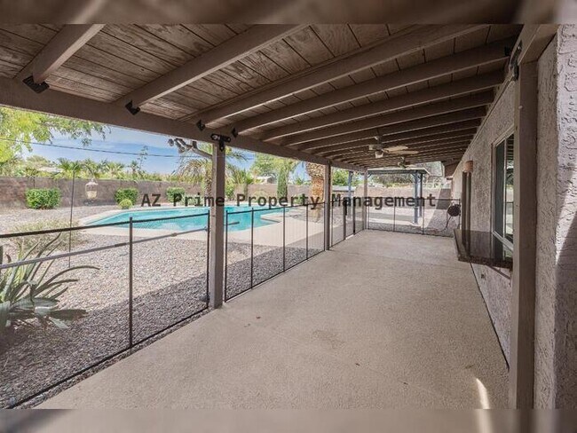 Building Photo - 542 W Pampa Ave