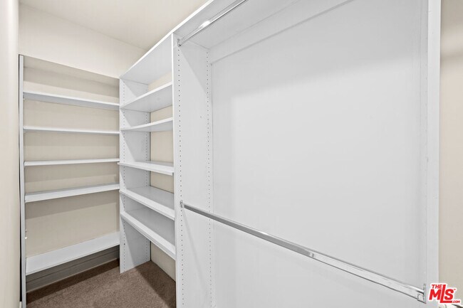 Building Photo - 704 Westbourne Dr