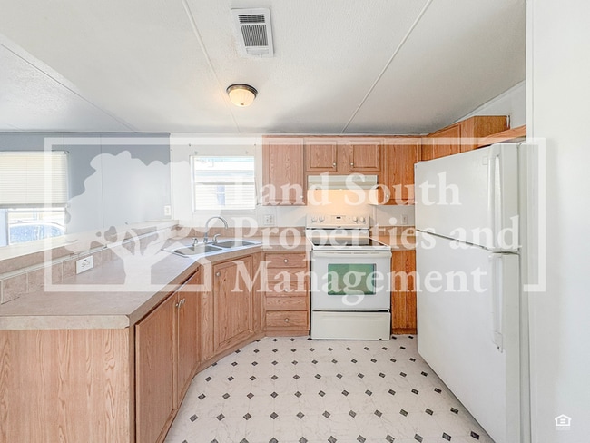 Building Photo - 425 Longfellow Blvd