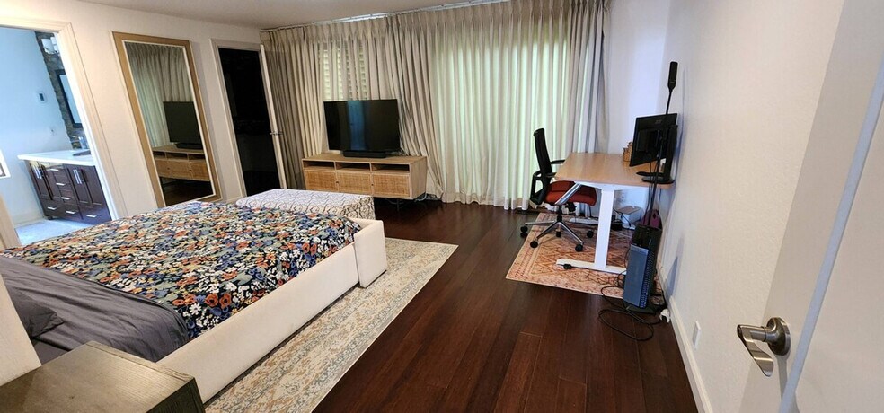 Building Photo - 5111 23rd Ave W