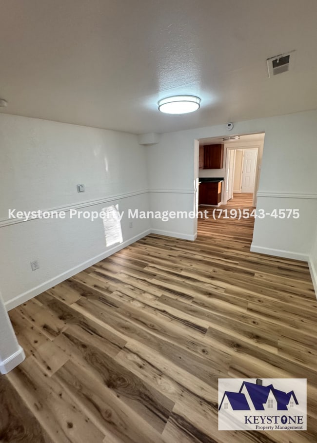 Building Photo - Fully Renovated Home 5 bedrooms/2 Bathrooms $1550/$1550