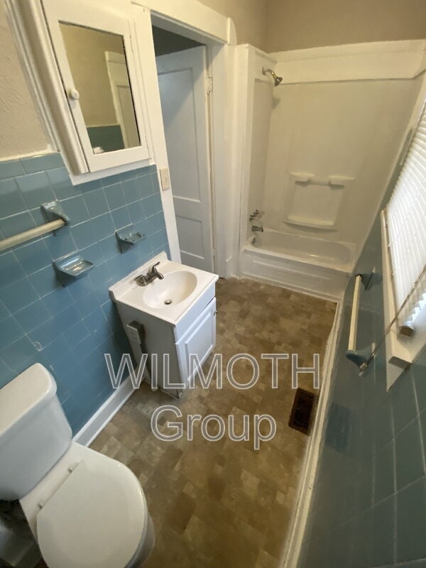 Building Photo - 2838 Boulevard Pl