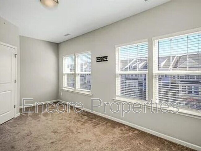 Building Photo - 551 Grand Central Sta