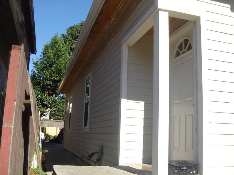 front door - 908 23rd Ave