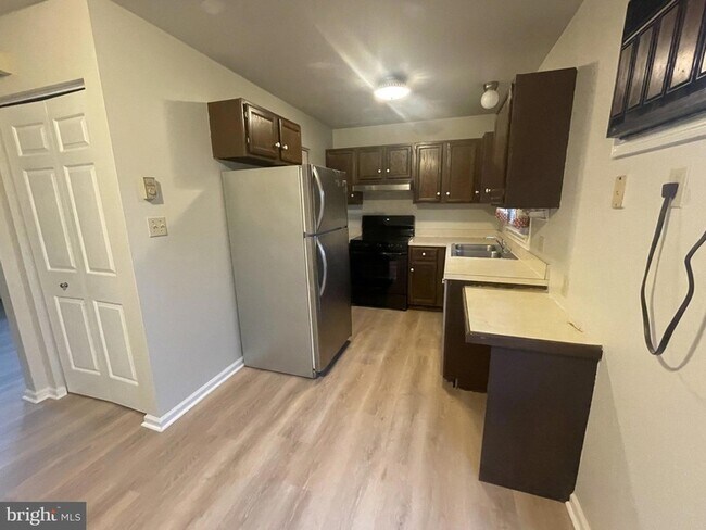 Building Photo - 203 Cross Keys Dr
