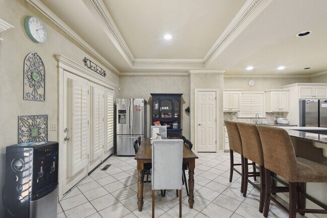 Building Photo - 4 Bedroom + Bonus Room & Office with Gorge...