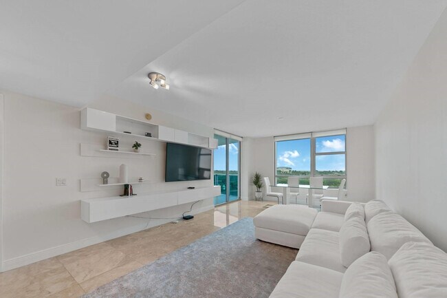 Building Photo - 2641 N Flamingo Rd