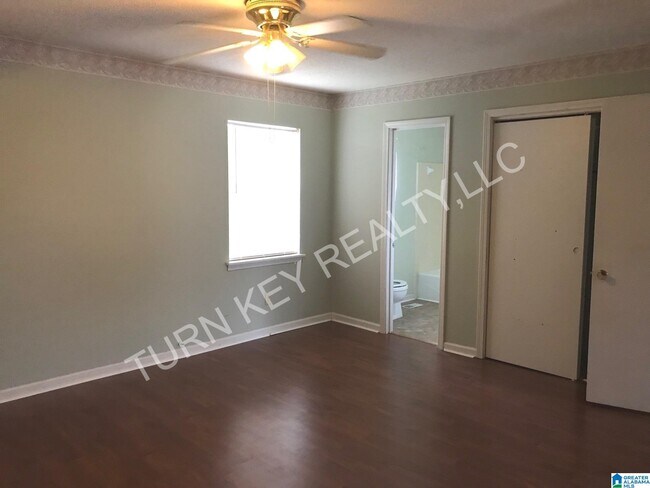 Building Photo - 2548 Janice Cir NE