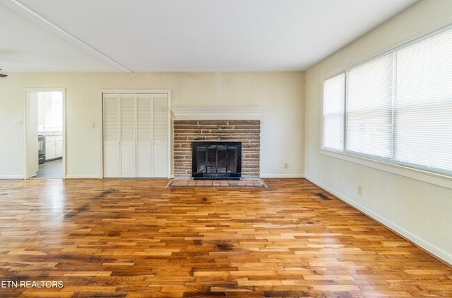 Building Photo - 602 Lookout Ct SE