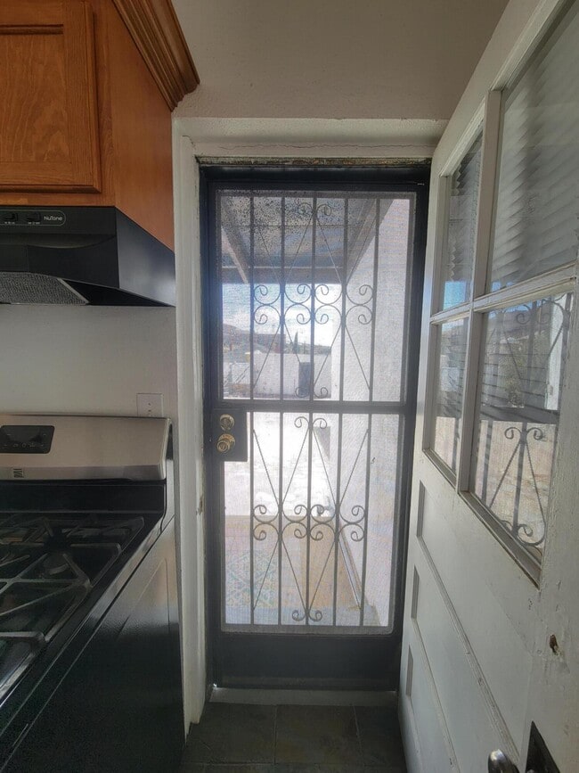 Building Photo - 1514 N Stanton St