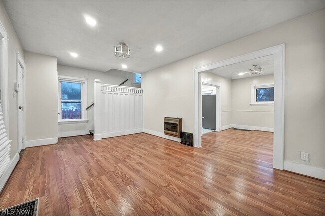 Building Photo - 960 Whittier Ave