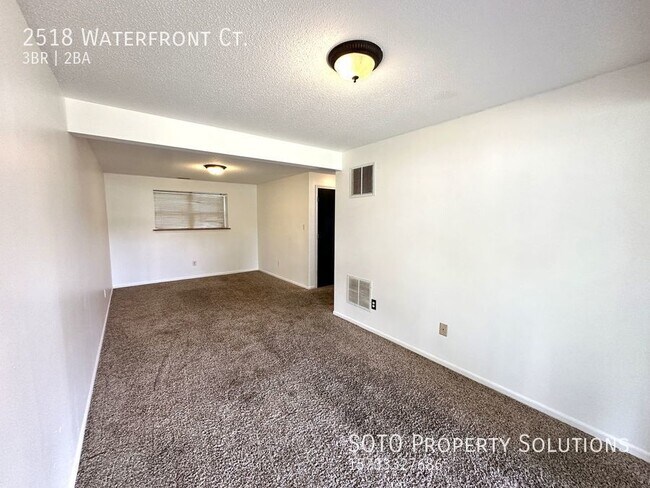 Building Photo - Lovely  3 bedroom, 2 bathroom home located...