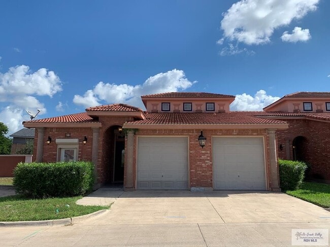 Building Photo - 2200 Laredo Rd