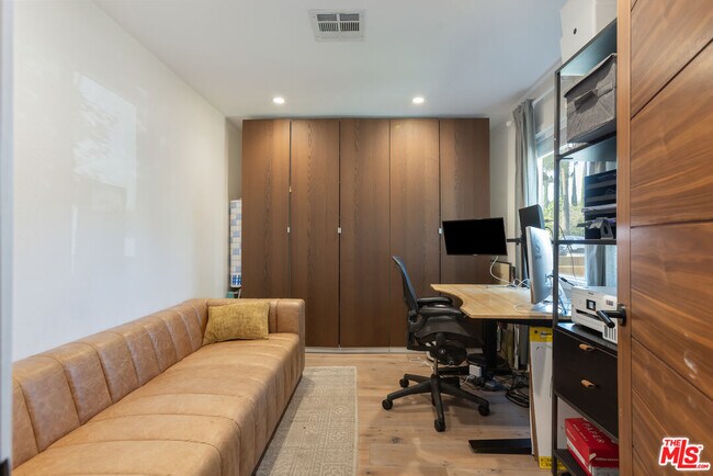 Building Photo - 4114 Edenhurst Ave