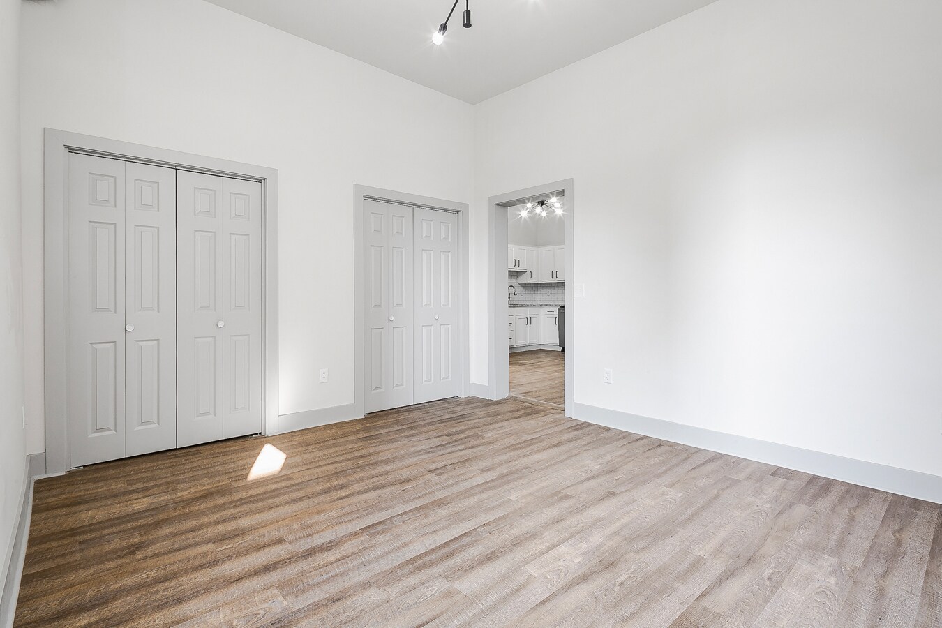 Building Photo - 818 E Elm St