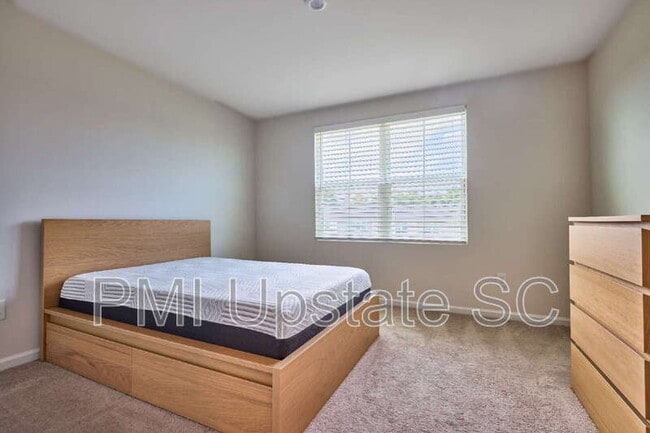 Building Photo - 111 Fernside Ct