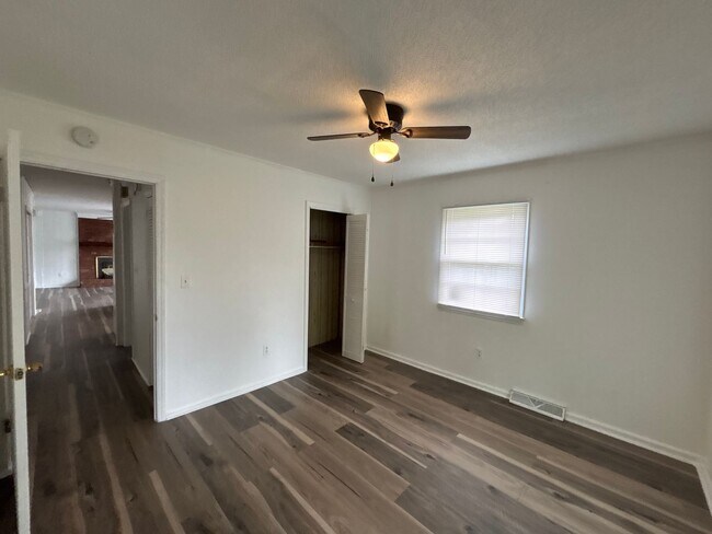 Building Photo - 801 Bethpage Rd