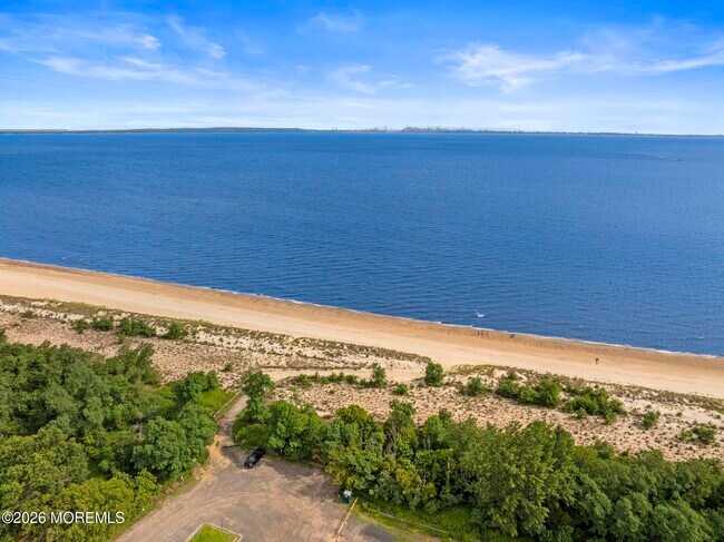 Building Photo - 619 Park Ave