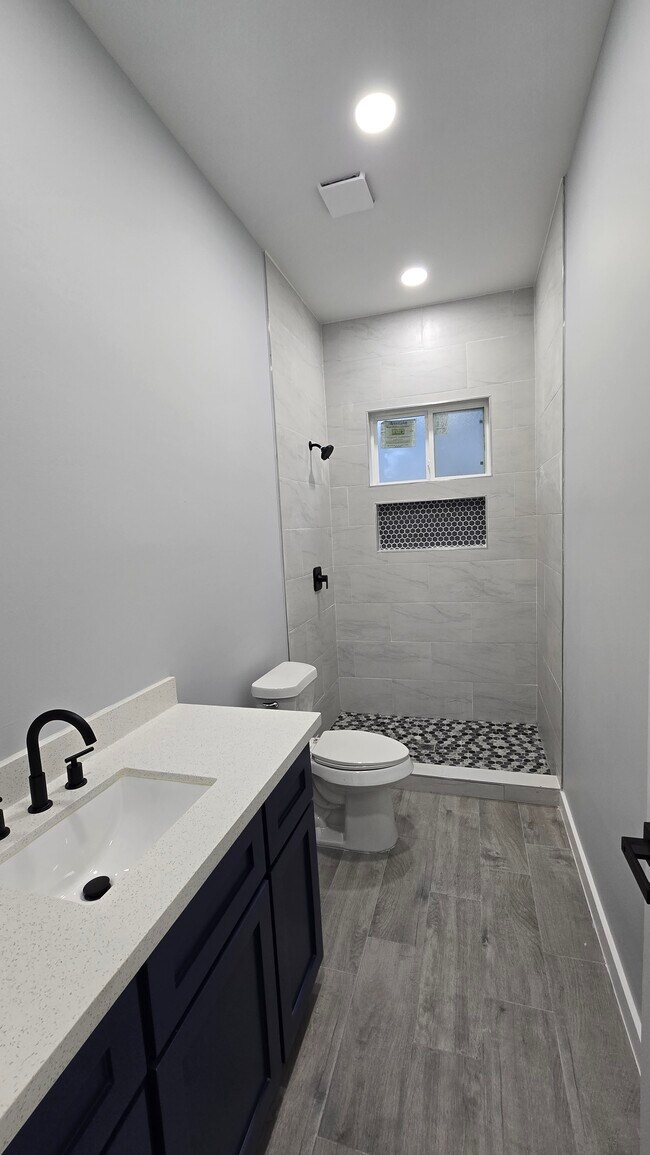 Building Photo - 15720 Palm Vista Dr