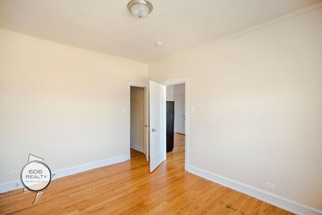 Building Photo - Rehabbed Units in Cicero!