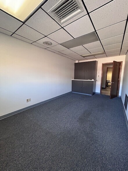 Building Photo - 1202 State St