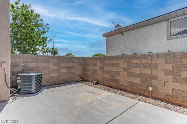 Building Photo - 1636 Coyote Run Dr